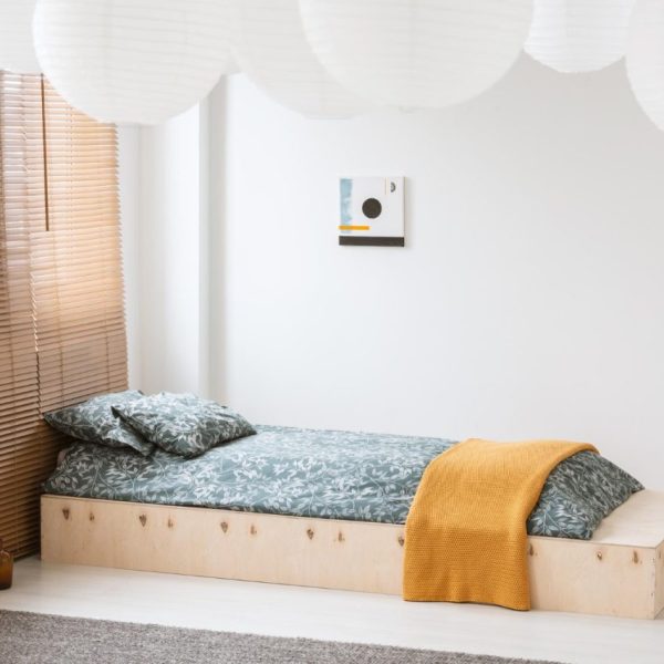 Un lit au sol enfant 140×200 : un pari sûr pour la chambre de votre petit